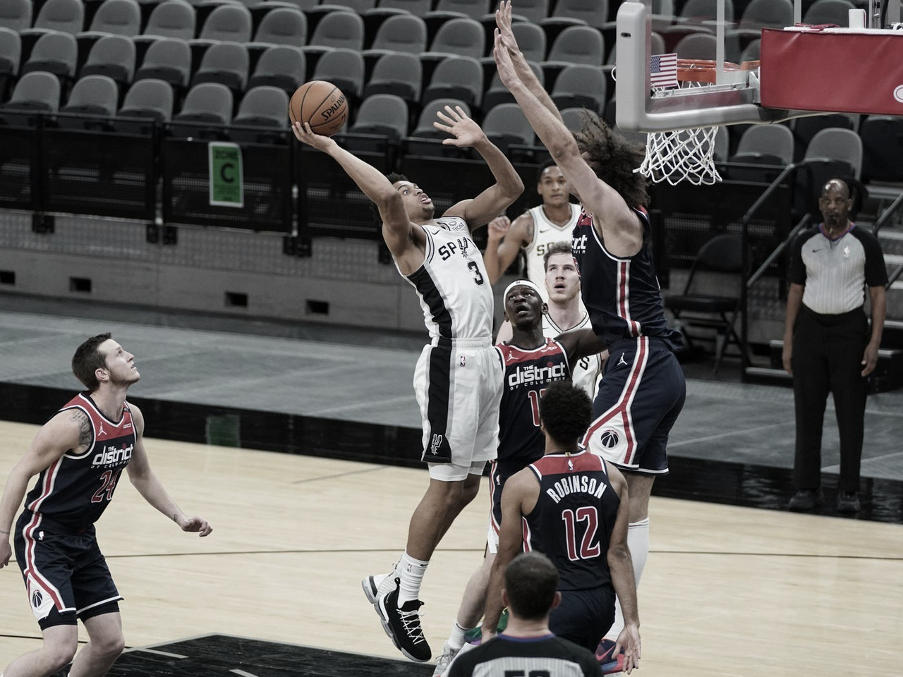 Spurs vs Wizards LIVE: Score Updates (116-99)