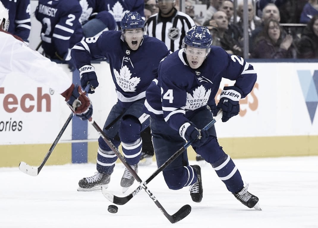 Johnsson y Kapanen seguirán jugando para los Toronto Maple Leafs