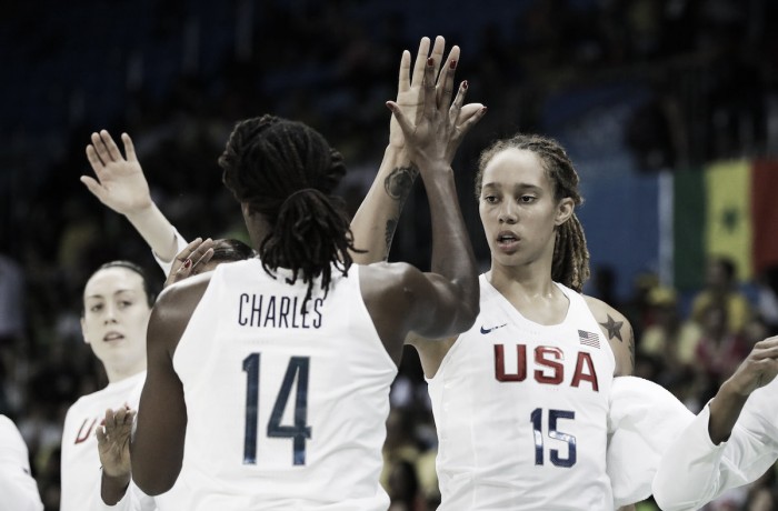 Estados Unidos massacra Senegal na estreia do basquete feminino