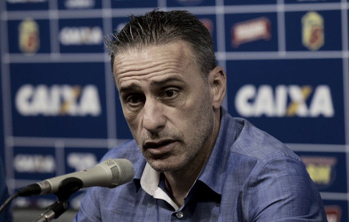 Paulo Bento desabafa após expulsão e garante que Cruzeiro não irá aderir ao "fair play" Paulo Bento desabafa após expulsão e garante que Cruzeiro não irá aderir ao "fair play"