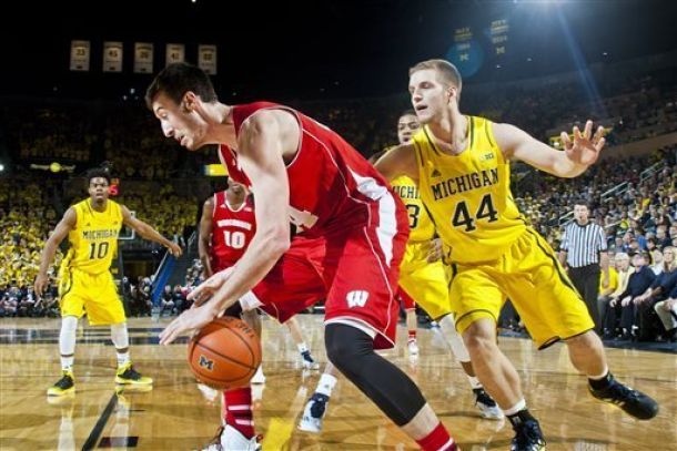 Wisconsin Survives Upset Scare On The Road At Michigan