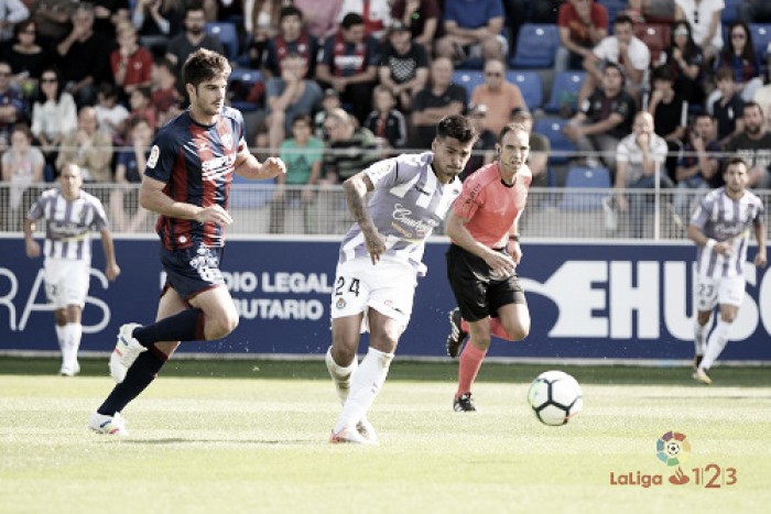 El Real Valladolid desaparece ante el Huesca