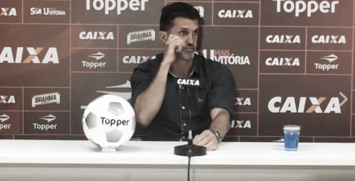 Após derrota, Mancini admite pior atuação do Vitória desde sua chegada: "Erramos demais" Após derrota, Mancini admite pior atuação do Vitória desde sua chegada: "Erramos demais"