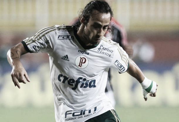 Sem renovar com Palmeiras, Valdivia desfalca na Copa América e Oswaldo lamenta ausência