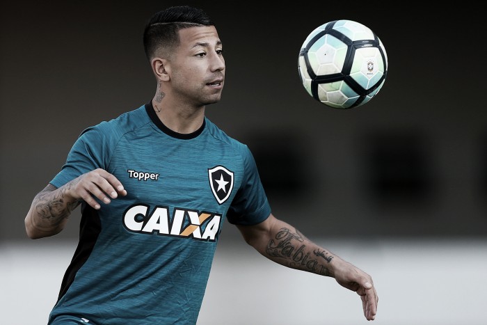Leo Valencia tem nome publicado no BID e pode estrear pelo Botafogo