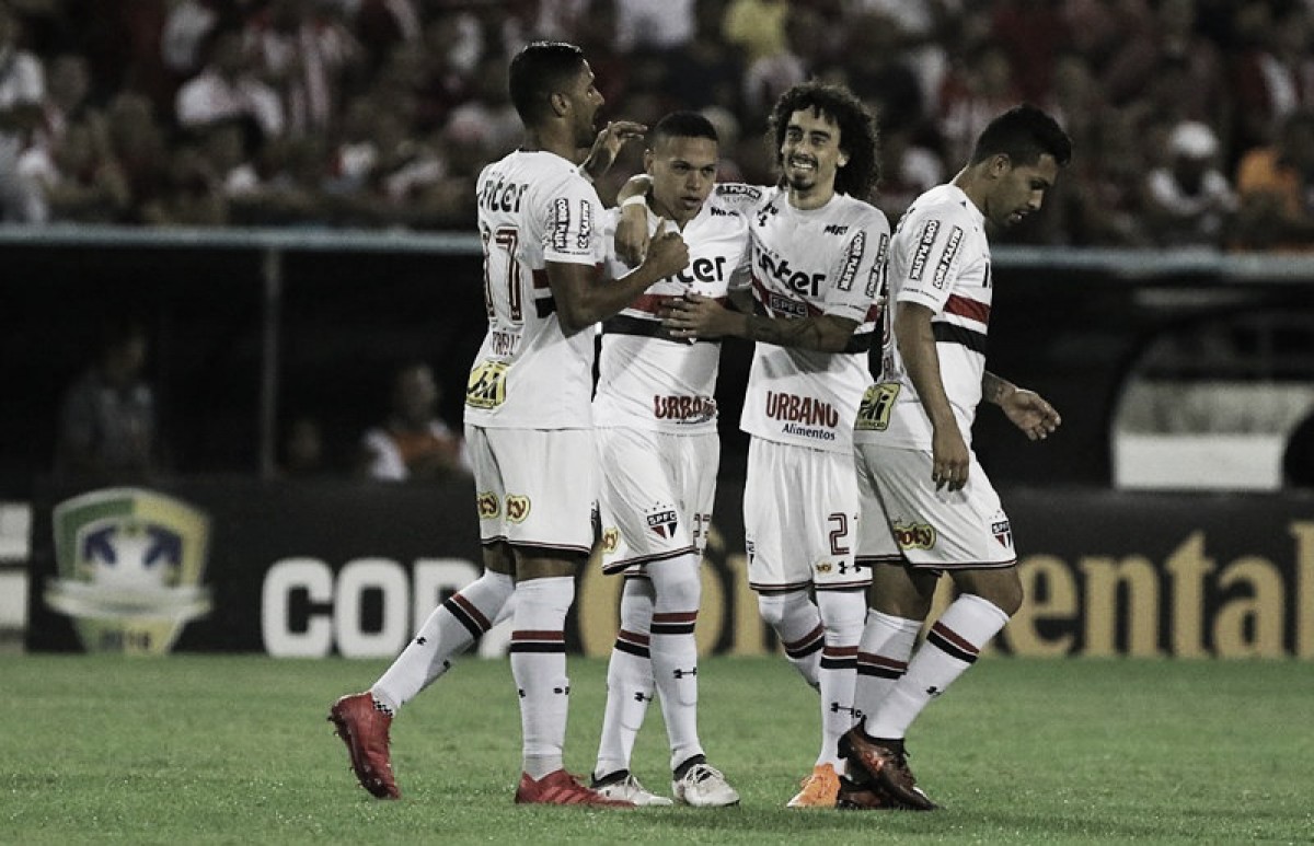 São Paulo vence CRB novamente e garante classificação na Copa do Brasil
