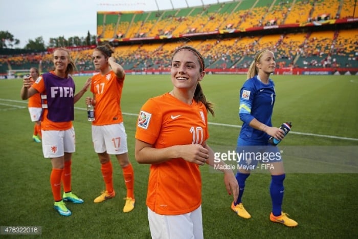 Danielle van de Donk signs new contract with Arsenal Ladies