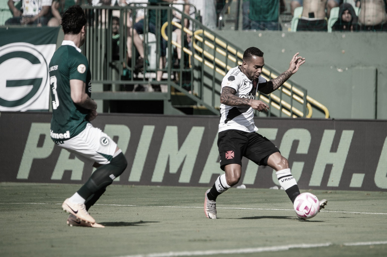 Goiás vence Coritiba e respira na luta contra o rebaixamento no