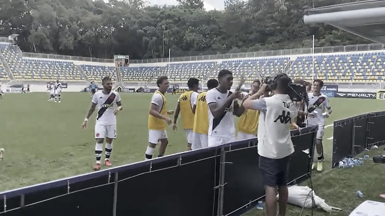 Em mais uma atuação sufocante, Vasco goleia Joinville e avança na Copinha
