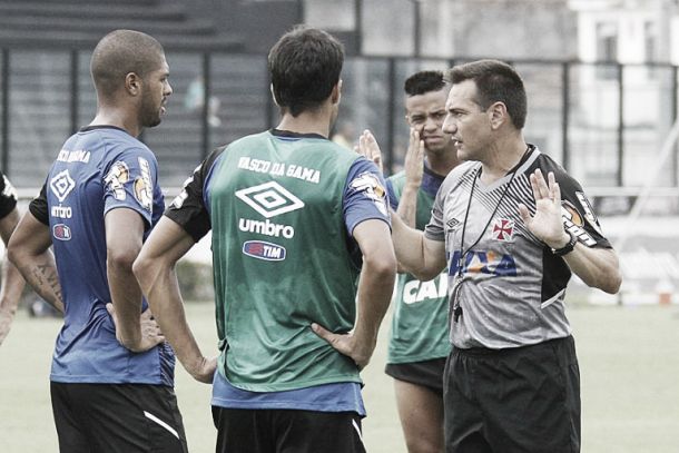 Vasco encerra preparativos para jogo com Barra Mansa e Doriva confirma time titular