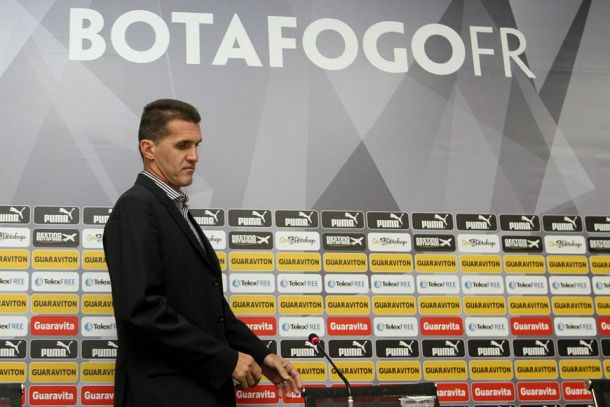 Vagner Mancini concede sua primeira entrevista coletiva como treinador do Botafogo