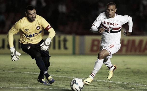 Para Luis Fabiano, São Paulo ainda está abaixo do rendimento esperado Para Luis Fabiano, São Paulo ainda está abaixo do rendimento esperado