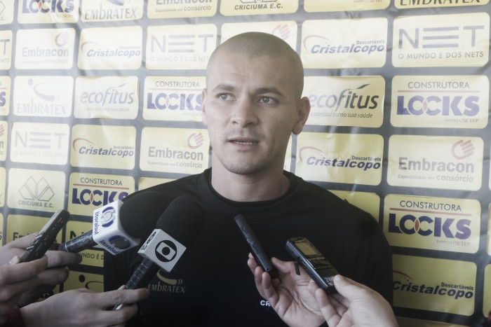 Zagueiro Raphael Silva fará trabalho específico para voltar ao Criciúma contra Vila Nova