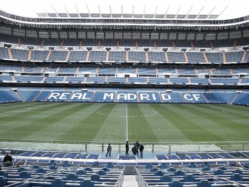 El Bernabéu, un estadio de élite abandonado por su fútbol y por su
afición

