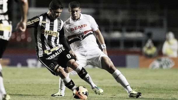 Em situações opostas na tabela, Botafogo e São Paulo se enfrentam no Mané Garrincha