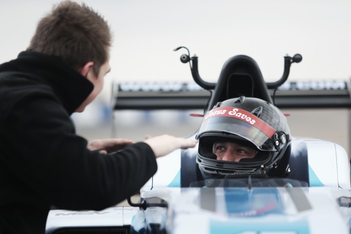 Adriano Medeiros testa Fórmula 3 na Inglaterra
