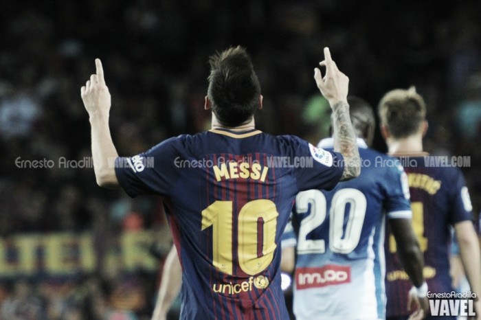 Na estreia de Dembélé, Messi marca três e Barcelona goleia Espanyol no dérbi catalão Na estreia de Dembélé, Messi marca três e Barcelona goleia Espanyol no dérbi catalão