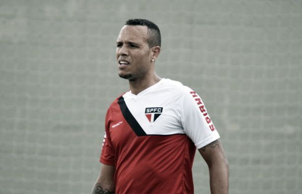 Luís Fabiano sofre lesão no joelho direito e poderá desfalcar São Paulo por até um mês