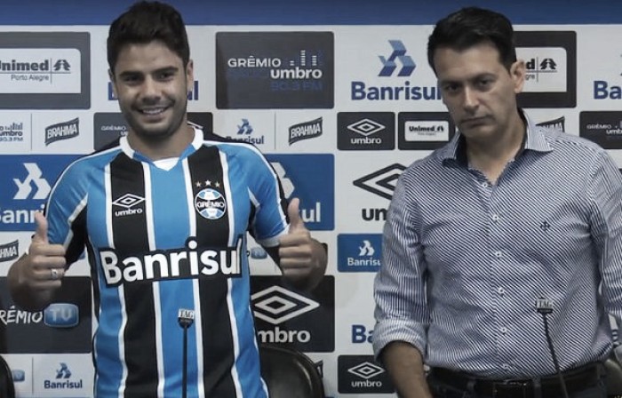 Henrique Almeida é apresentado oficialmente no Grêmio e afirma: "Optei por estar aqui"