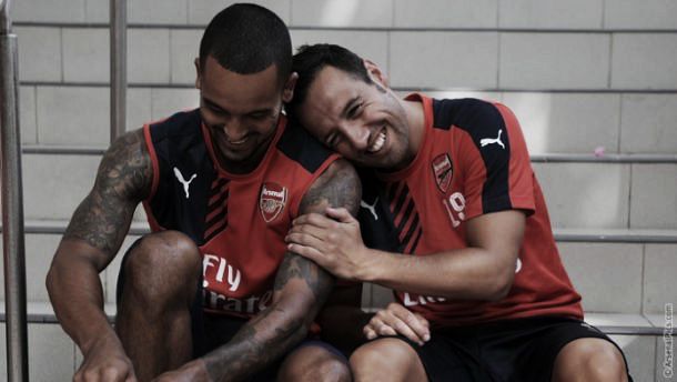 Arsenal renova contratos de Santi Cazorla e Theo Walcott