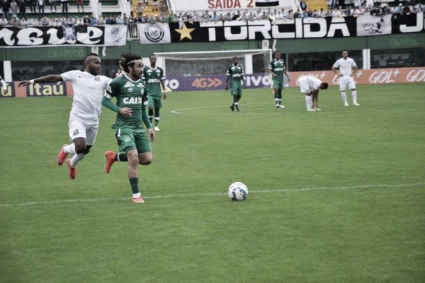 Chapecoense vence Santos com golaço de Apodi e boa atuação do goleiro Danilo