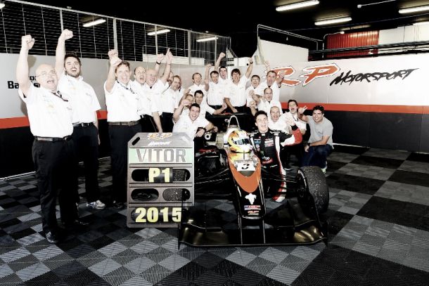 Vitor Baptista é campeão do Euroformula Opel em Barcelona Vitor Baptista é campeão do Euroformula Opel em Barcelona