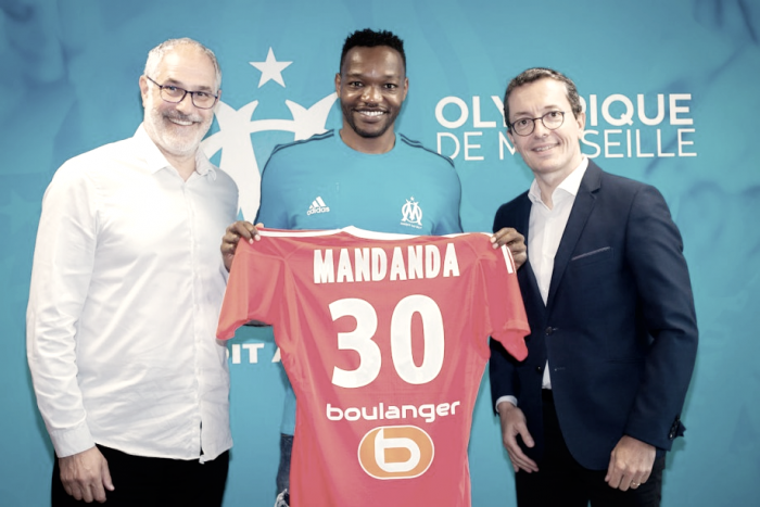 Após temporada perdida por lesão no Crystal Palace, goleiro Mandanda retorna ao Marseille