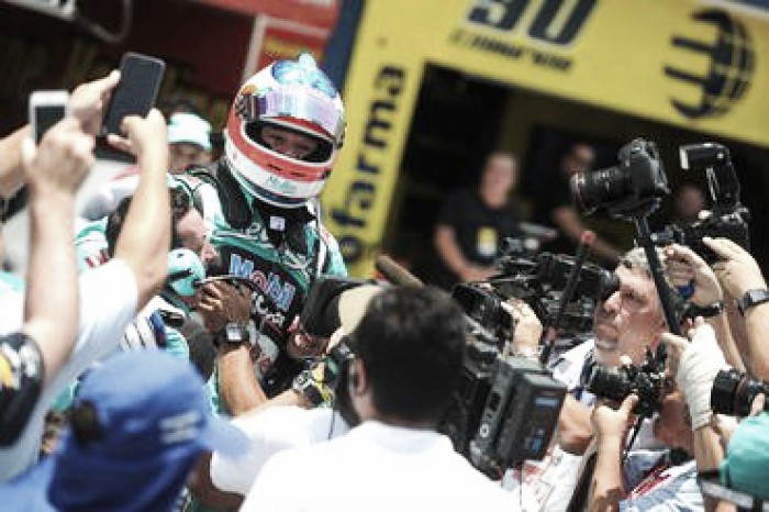 Rubens Barrichello larga na frente em Goiânia pela Stock Car Rubens Barrichello larga na frente em Goiânia pela Stock Car