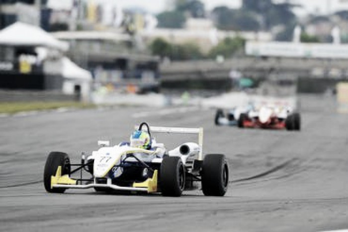 Matheus Iorio vence primeira prova pela Fórmula 3 Brasil em Curitiba Matheus Iorio vence primeira prova pela Fórmula 3 Brasil em Curitiba