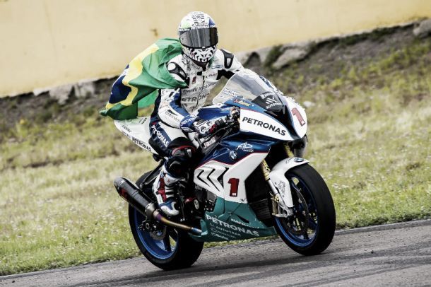 Francês Matthieu Lussiana é bicampeão da Moto 1000GP após vitória em Santa Cruz do Sul Francês Matthieu Lussiana é bicampeão da Moto 1000GP após vitória em Santa Cruz do Sul