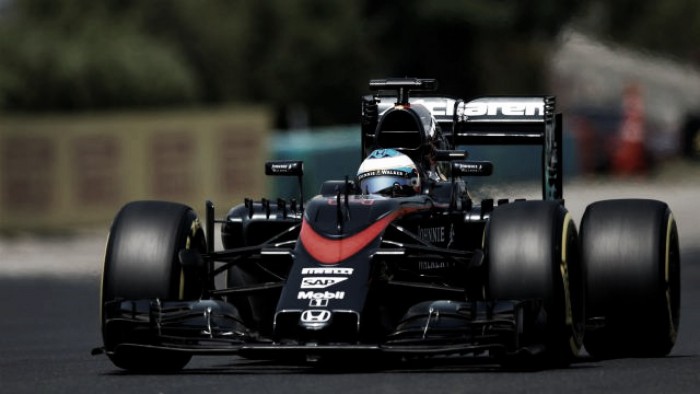 Fernando Alonso cree que McLaren – Honda podría mejorar hasta dos segundos en 2016