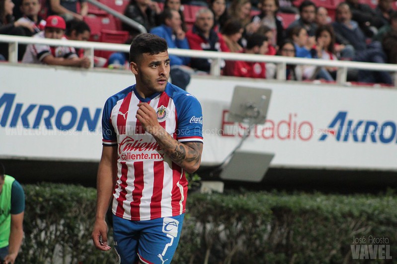 ¿Qué pierde Chivas en el campo con las ausencias de Alexis Vega y Fernando Beltrán?