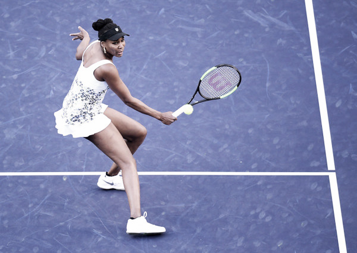 Venus Williams domina y avanza a semifinales