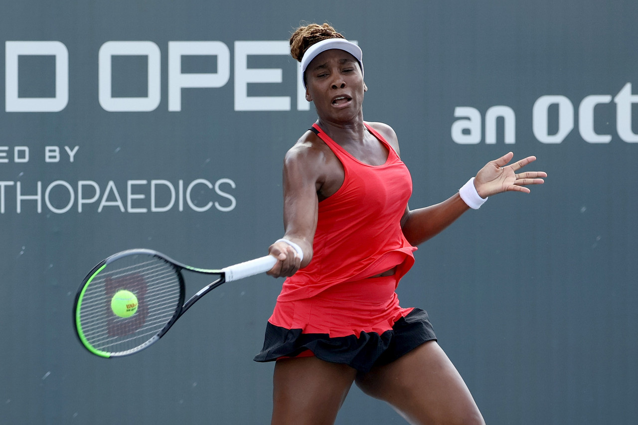 WTA Lexington: Venus Williams dominates Victoria Azarenka in matchup of former major champions