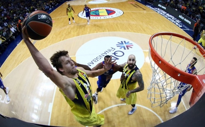 Eurolega - Riscatto Fenerbahce, battuto l'Anadolou Efes nel derby di Istanbul