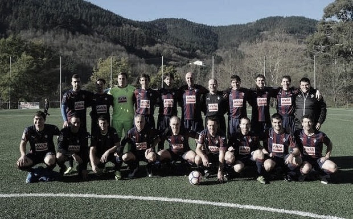 Los Veteranos del Eibar se imponen en el IV Torneo Internacional de Fútbol Senior