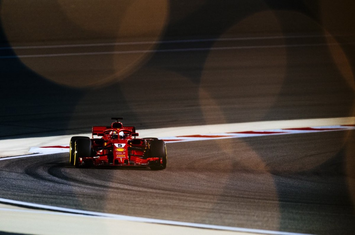 F1, Gp del Bahrain - Vettel celebra la vittoria: "Gara incredibile!"