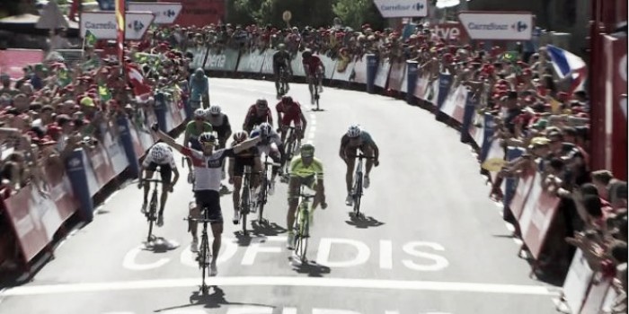 Vuelta 2016, sprint vincente di Van Genechten. Caduta per Contador