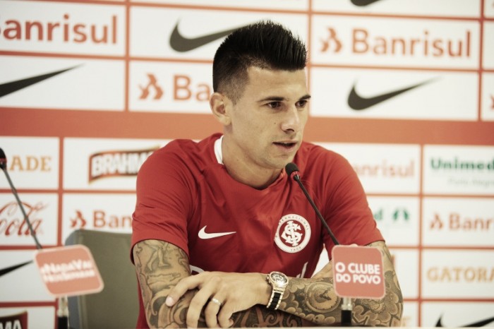 Argentino Victor Cuesta é apresentado pelo Internacional Argentino Victor Cuesta é apresentado pelo Internacional