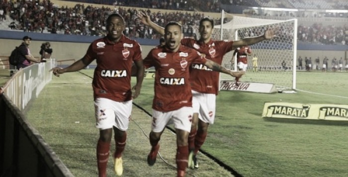 Em jogo de cinco gols, Vila Nova derrota Paraná e permanece no G-4
