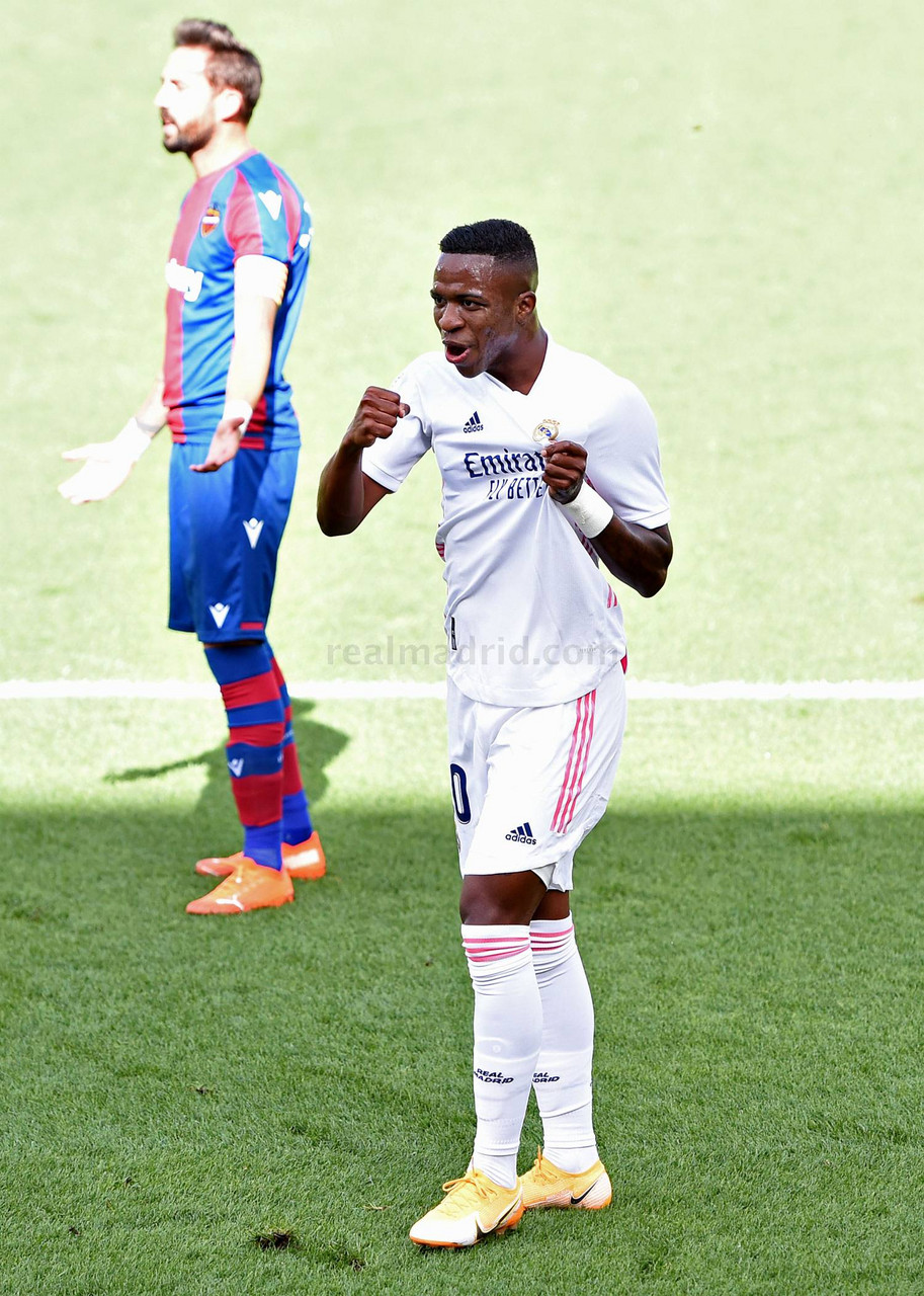 Vinícius: "Trabajo muchas horas, no solo en el club, en casa también" Vinícius: "Trabajo muchas horas, no solo en el club, en casa también"