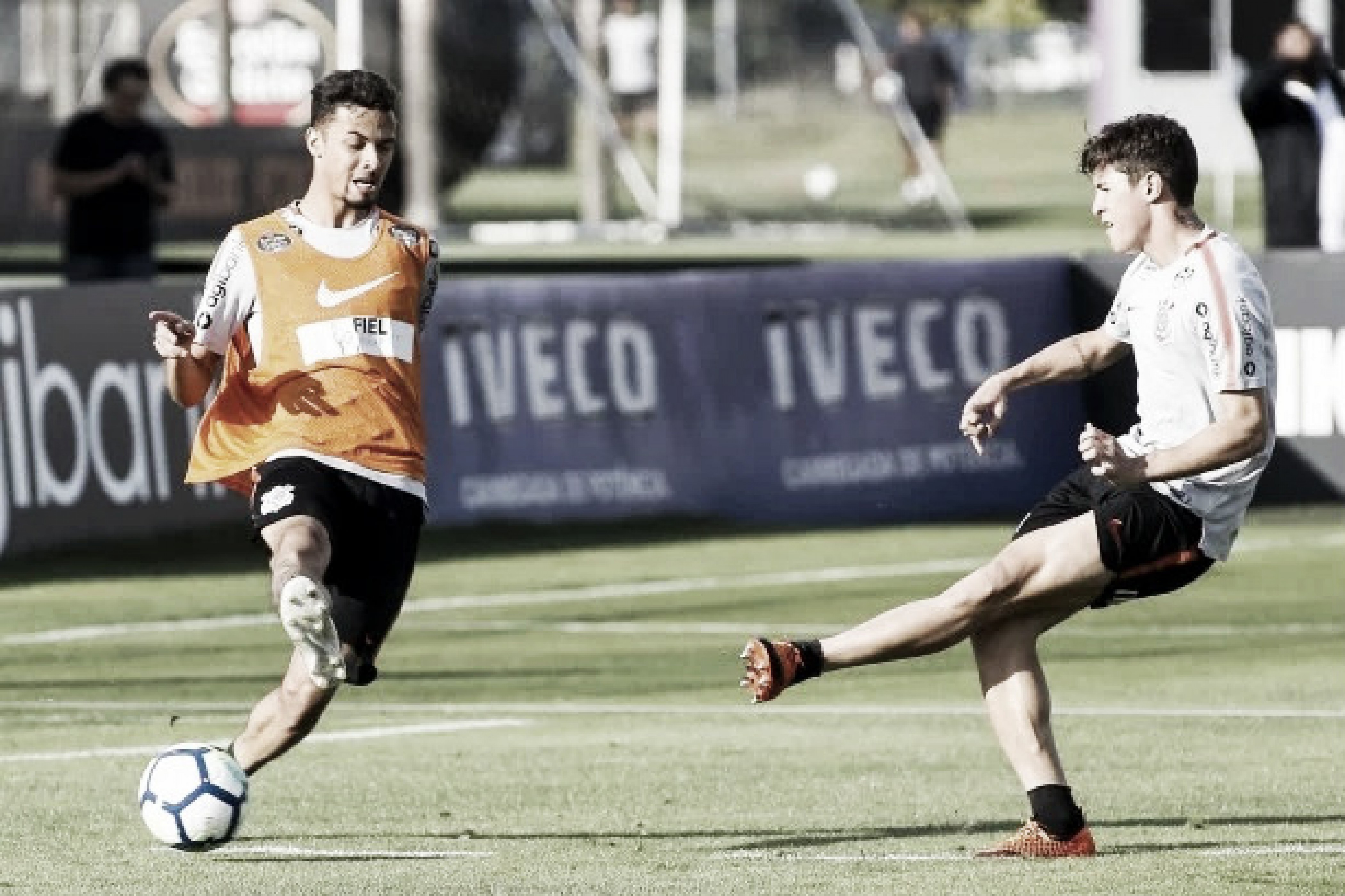 Mateus Vital se cobra pelo jejum de gols no Corinthians: "Tenho que entrar mais na área" Mateus Vital se cobra pelo jejum de gols no Corinthians: "Tenho que entrar mais na área"