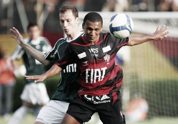 Com técnicos interinos, Vitória recebe o Palmeiras no Pituaçu