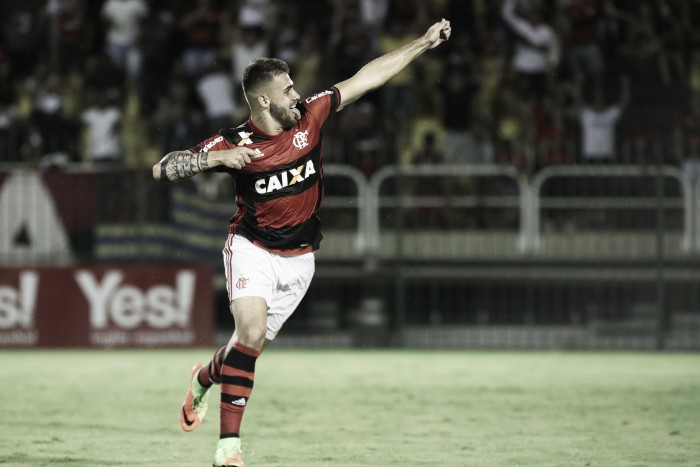 Vizeu marca no fim, Flamengo bate Resende e mantém 100% na Taça Rio