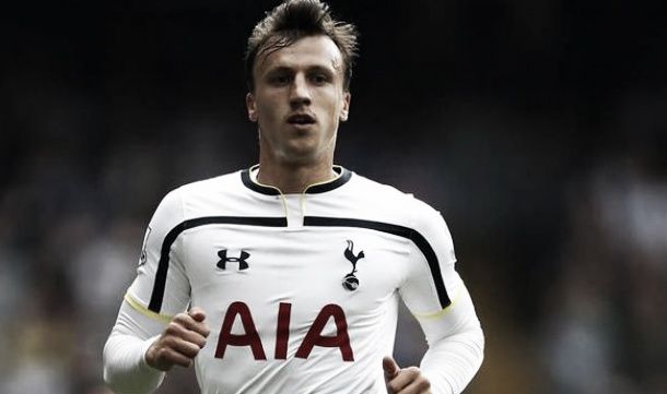 Chiriches completes Napoli move