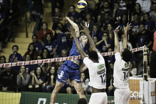 Vôlei Renata supera atual campeão Cruzeiro e estréia com vitória na Superliga Vôlei Renata supera atual campeão Cruzeiro e estréia com vitória na Superliga