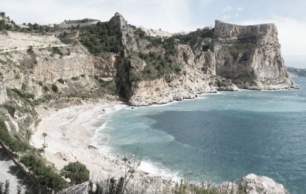 La Vuelta riparte tra cadute e polemiche. Oggi arrivo in salita a Cumbre del Sol