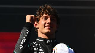 Antonelli admite alívio por Verstappen estar fora da briga pelo título da F1