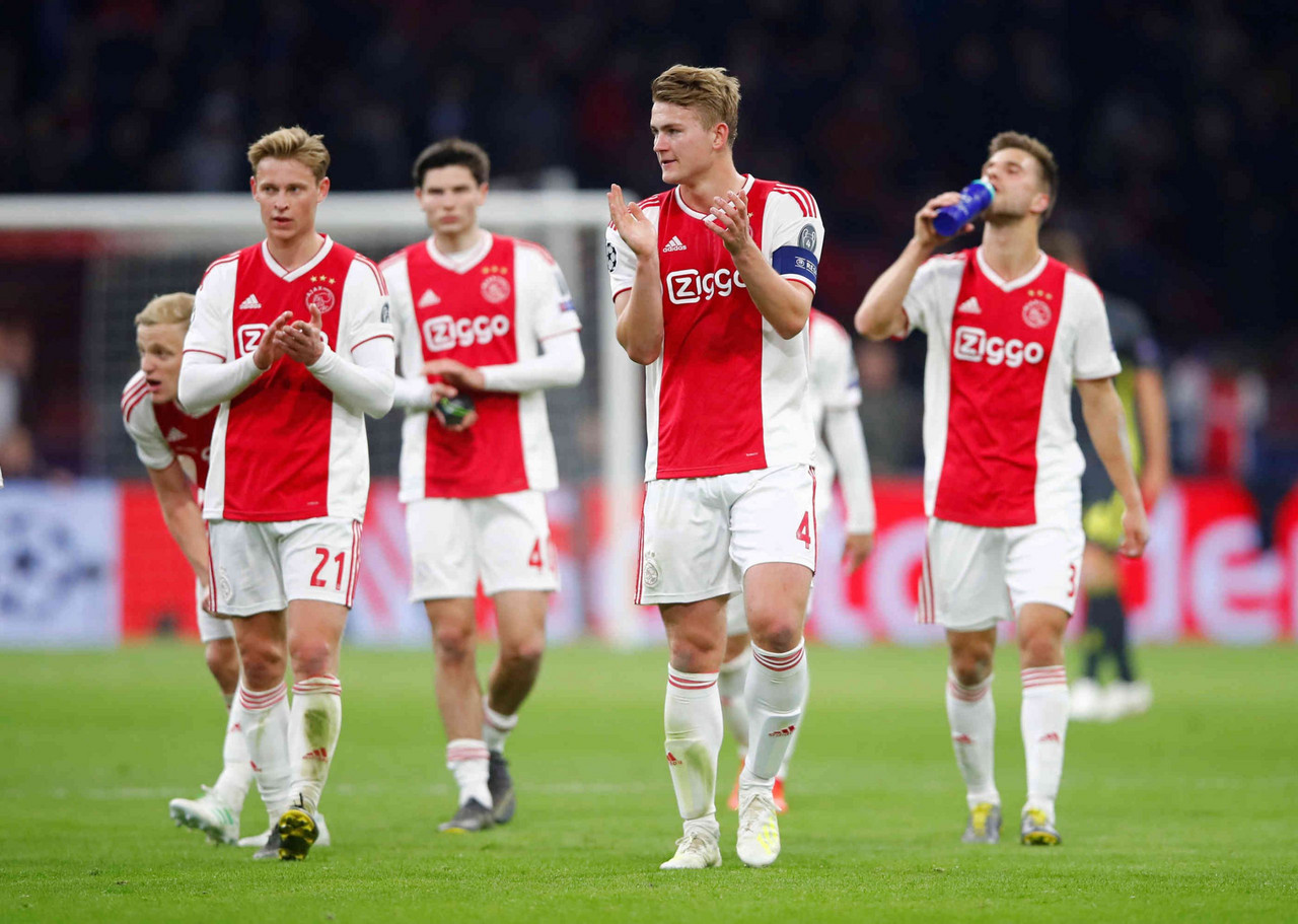 Goles y resumen del Waalwijk 2-3 Ajax en Eredivisie 2023 | 30/09/2023