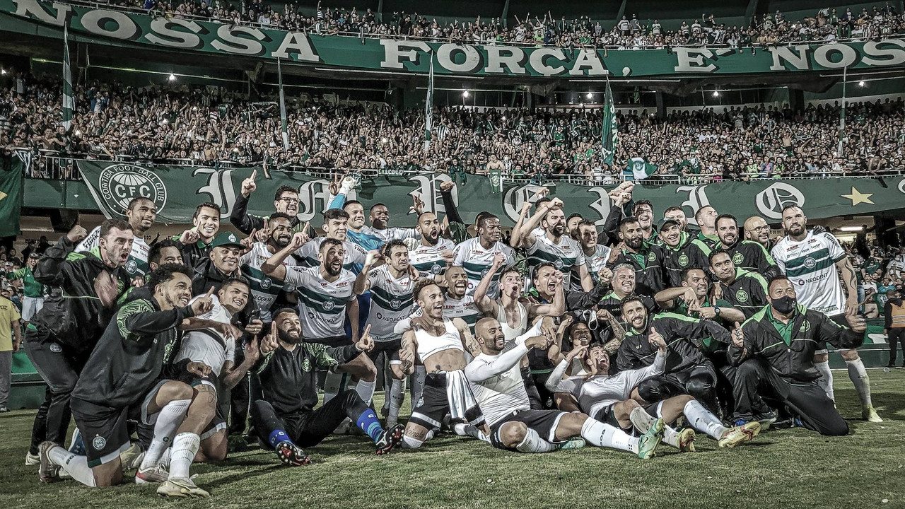 Waguininho comemora temporada vitoriosa coroada com acesso do Coritiba à Série A